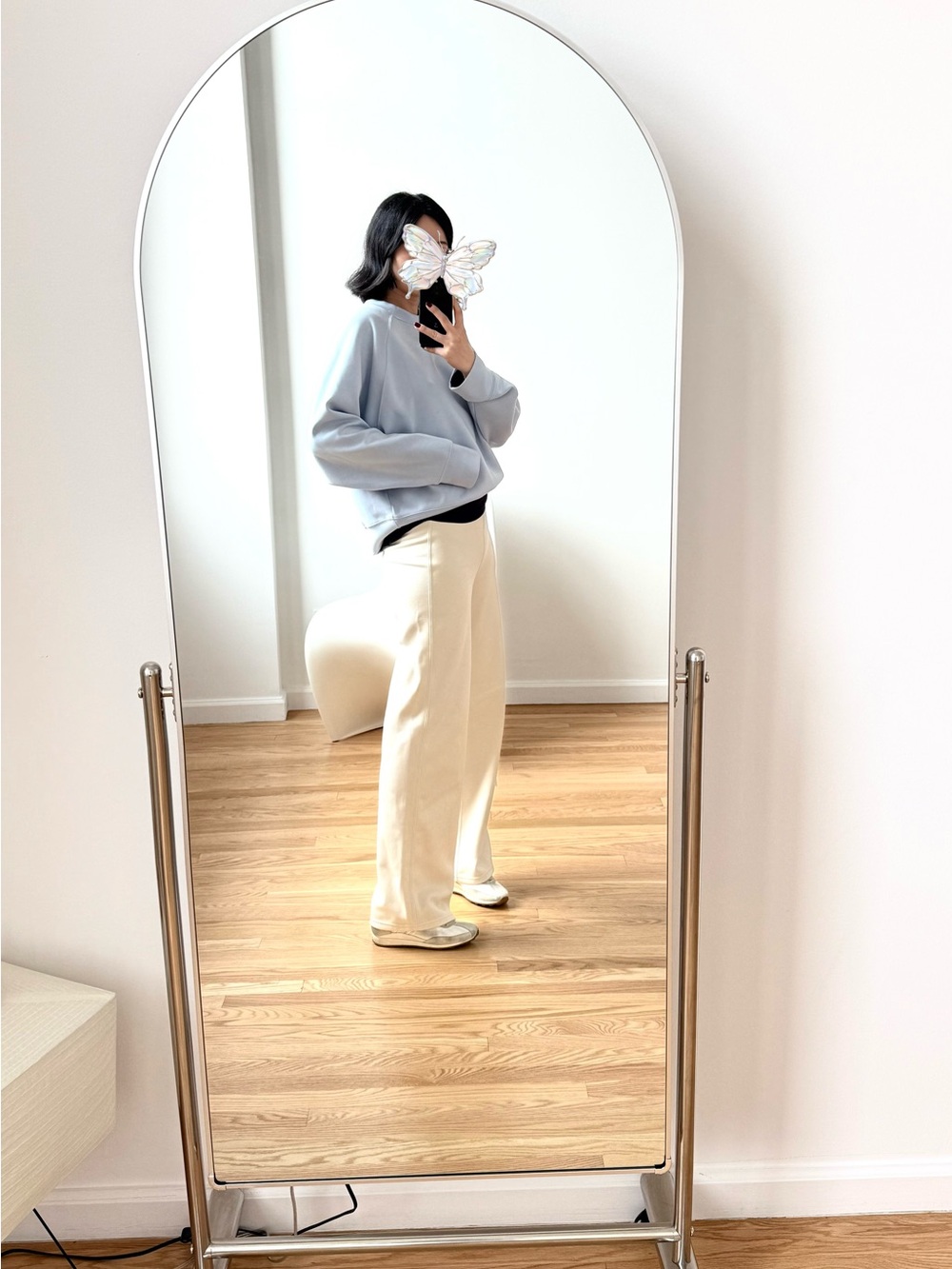 Lightly body shaping fleeced trousers in cream color